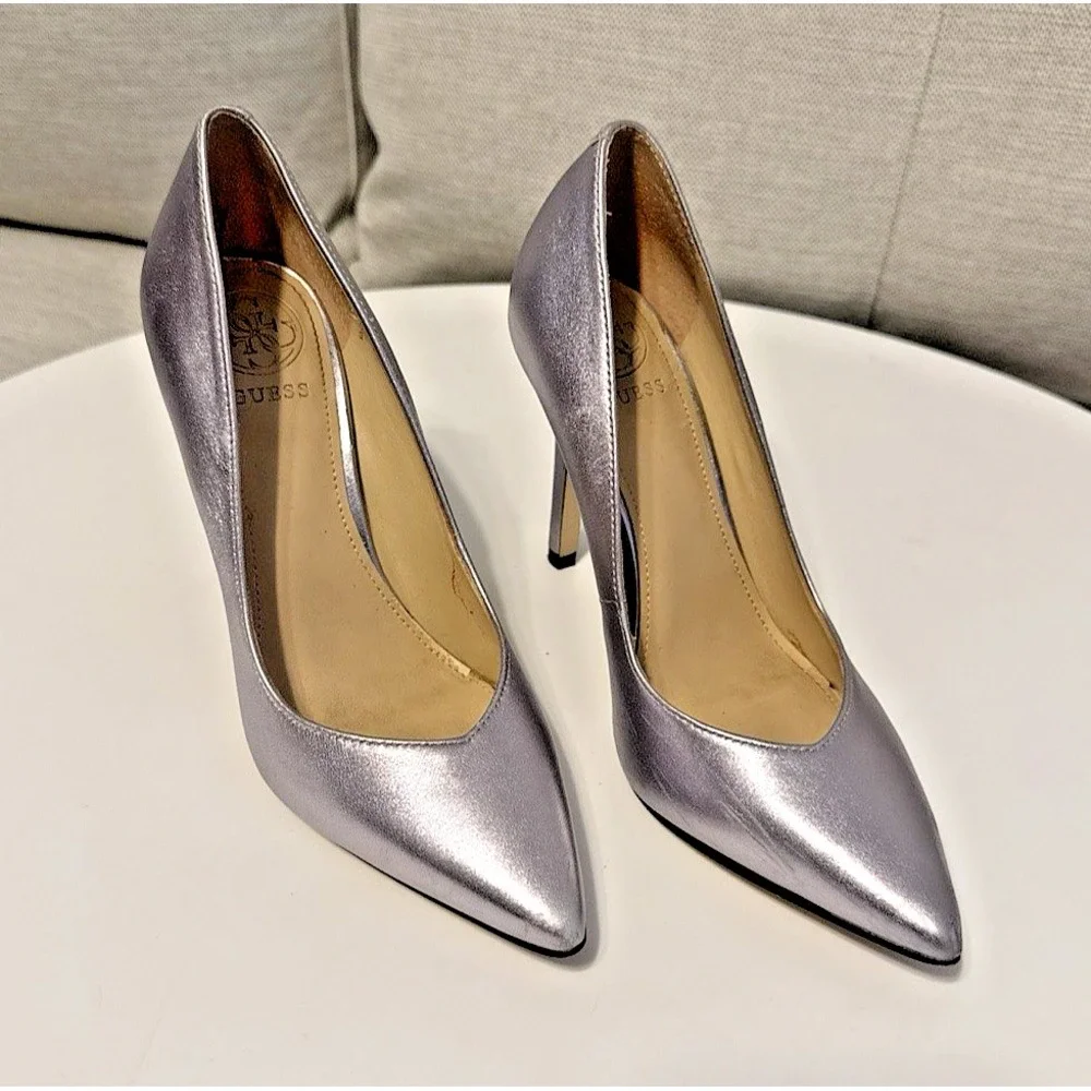 GUESS Women's Silver Metallic Stiletto Pointed Toe Pumps US 6M